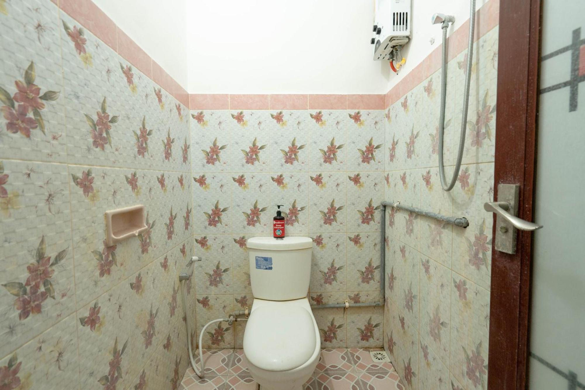מלון Singaraja Reddoorz Near Buleleng Harbour 2 מראה חיצוני תמונה