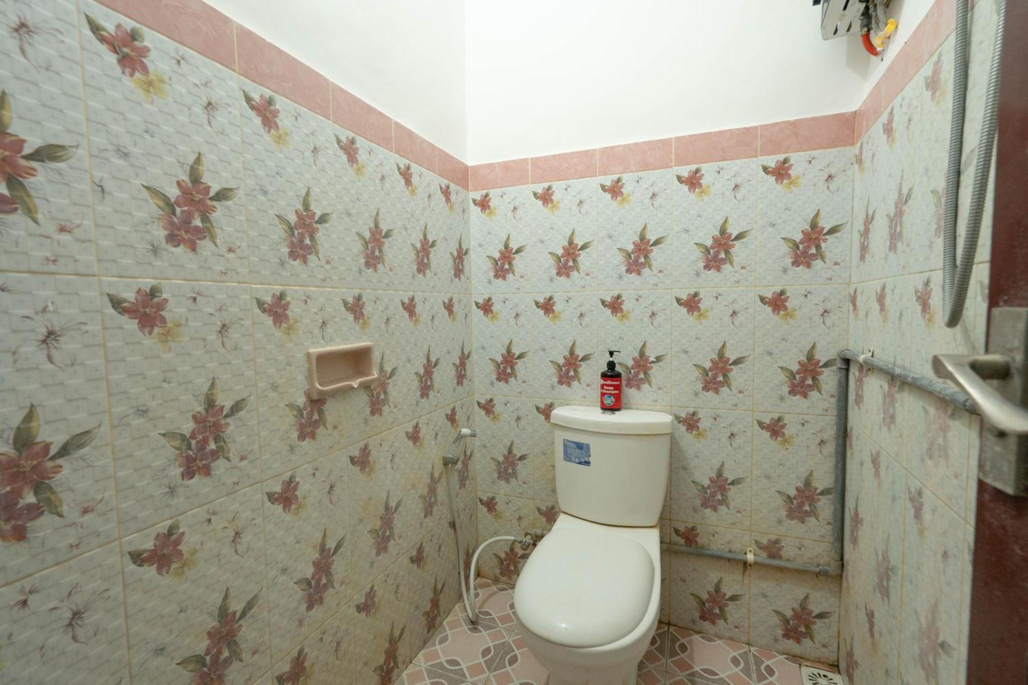 מלון Singaraja Reddoorz Near Buleleng Harbour 2 מראה חיצוני תמונה
