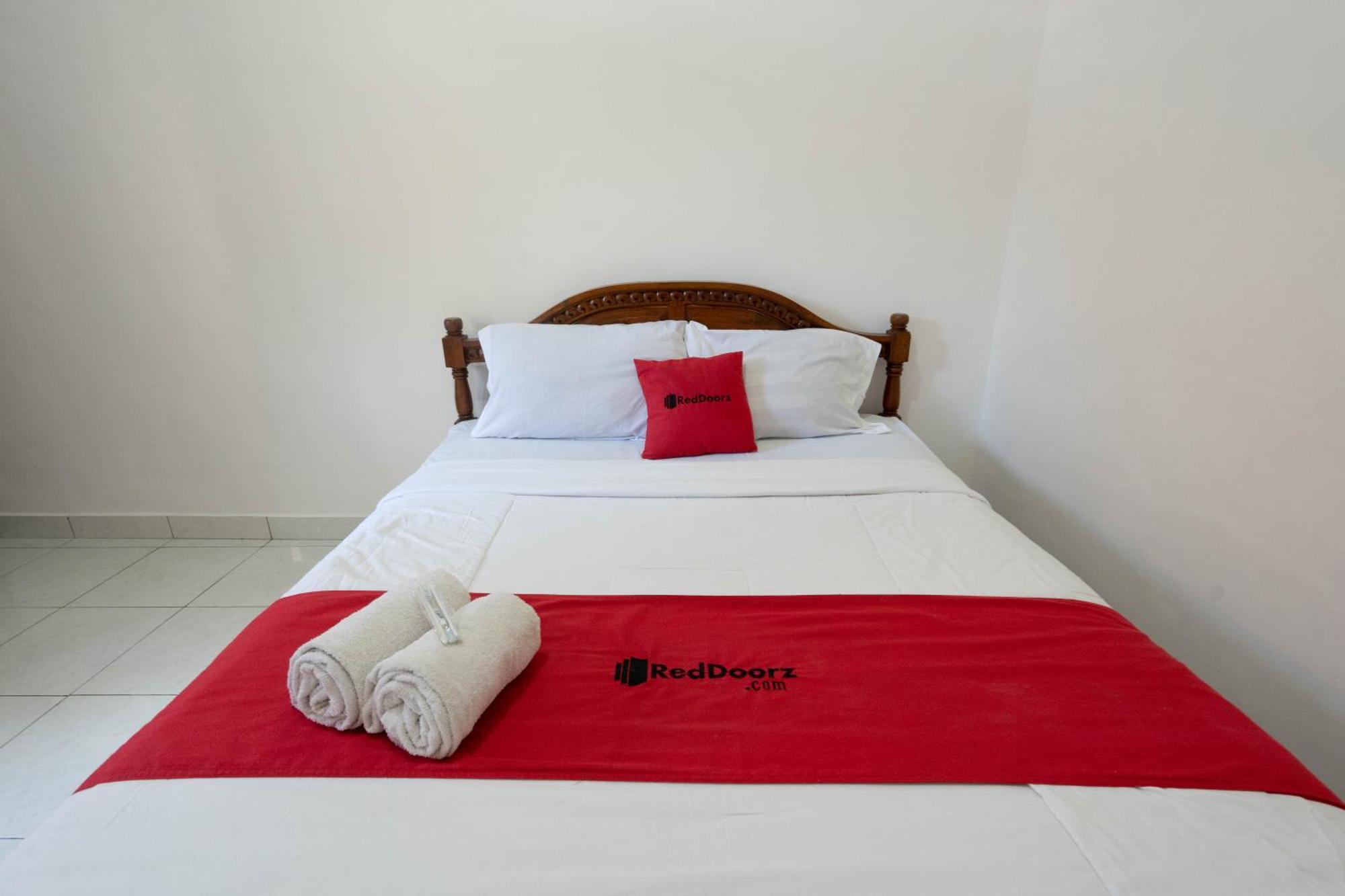 מלון Singaraja Reddoorz Near Buleleng Harbour 2 מראה חיצוני תמונה
